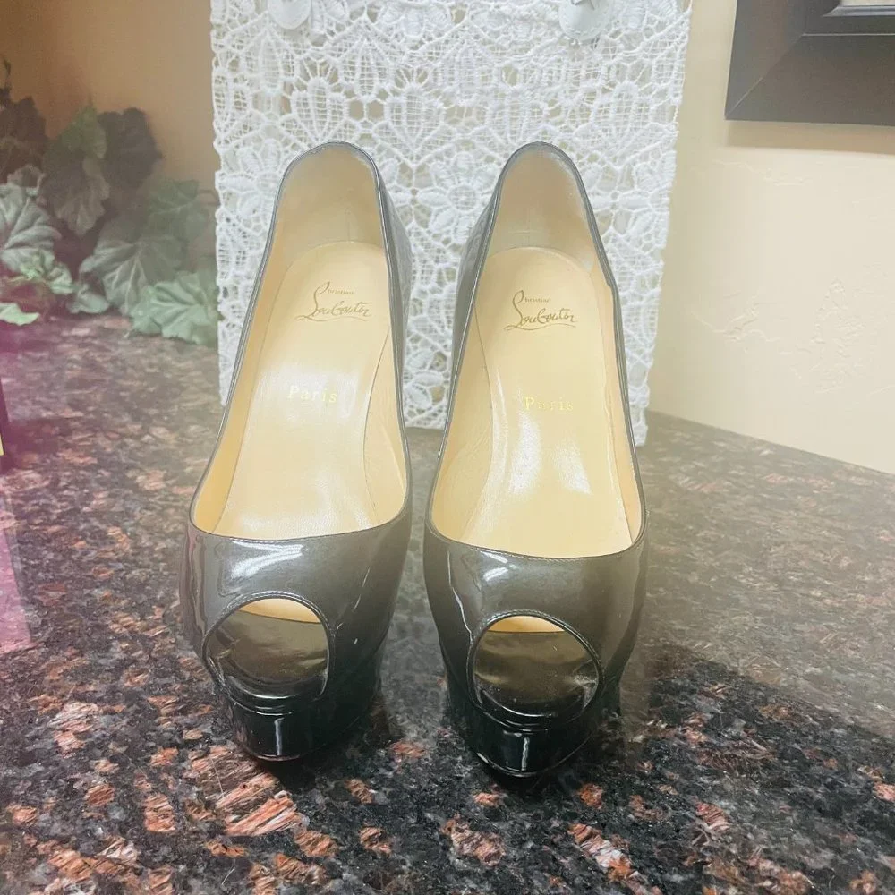 Christian Louboutin Black Leather Prive' Open Toe Pump- Pre-Owned - Size 38.5 - Picture 4 of 6